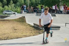 048_hJs59jrDiDY