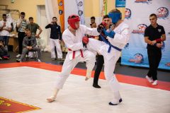 077_s8a4X_3yKWs